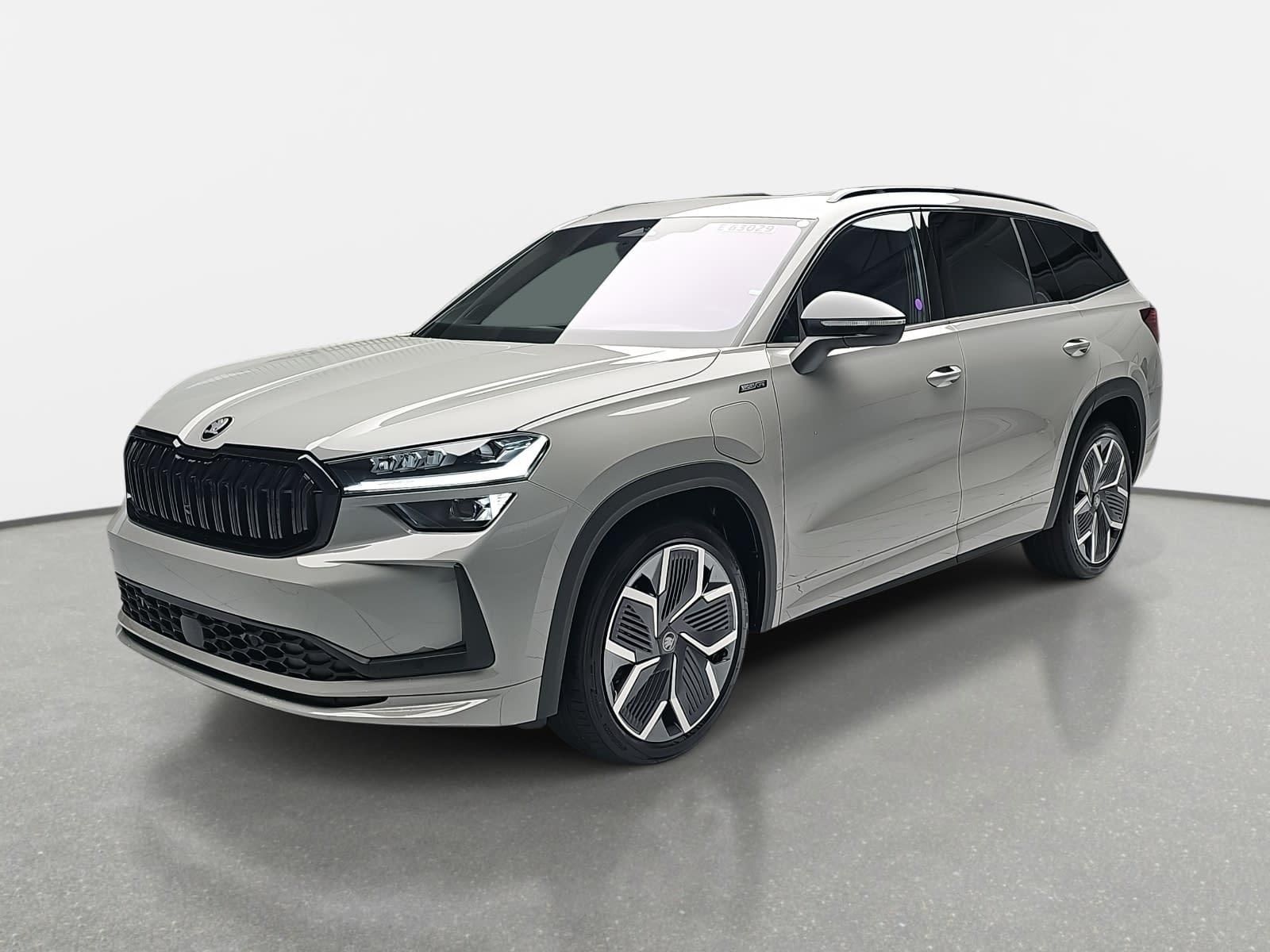 Skoda 1.5 TSI DSG IV PHEV SPORTLINE AHK PANO LM
