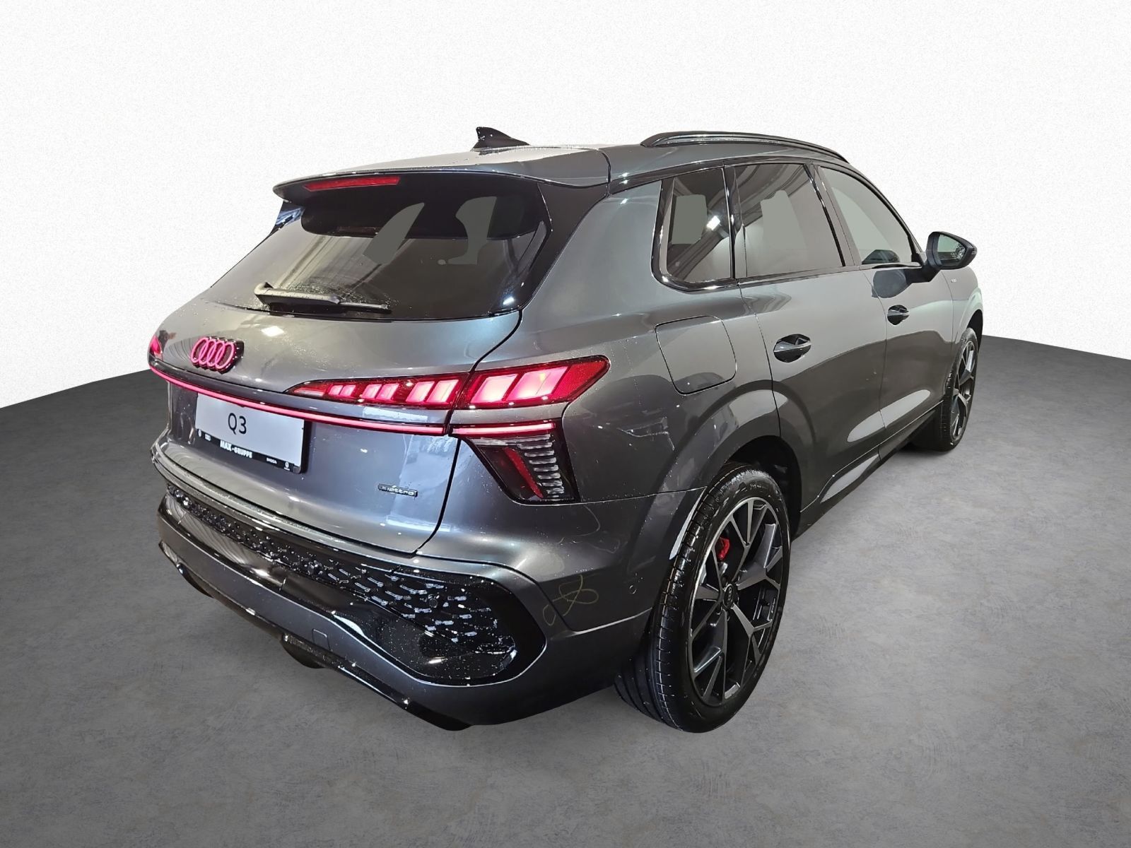 Audi Q3 SUV TFSI quattro *PANO*S-LINE*AHK*TECH-PLUS*