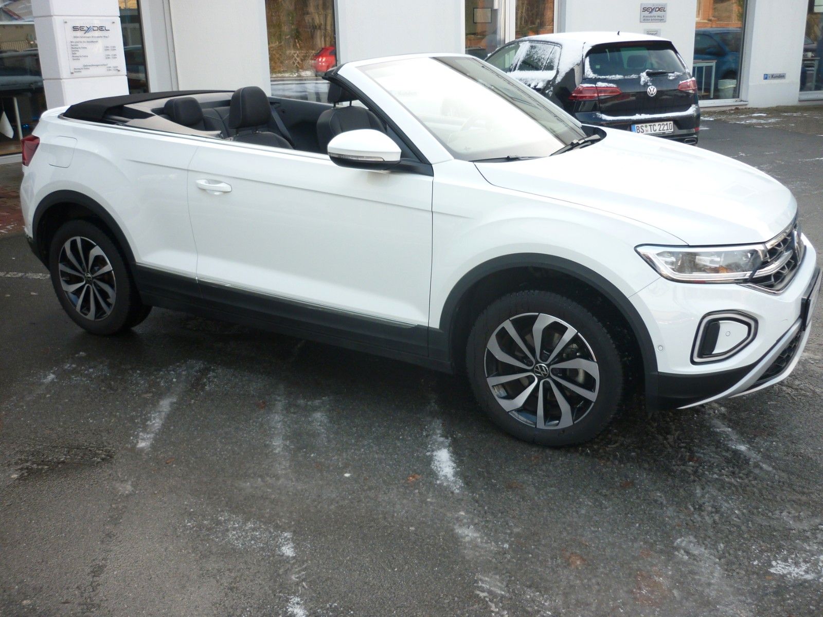 Volkswagen T-Roc Style - Samsaru's Car Outlet