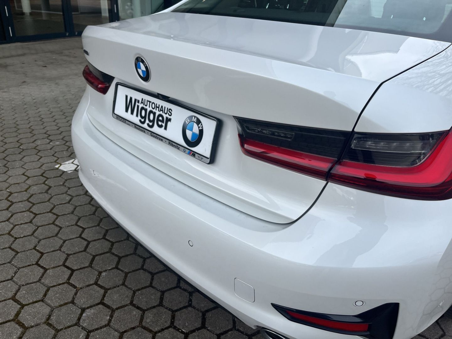 BMW 320 d Sport Line xDrive Limousine/Panodach/Navi