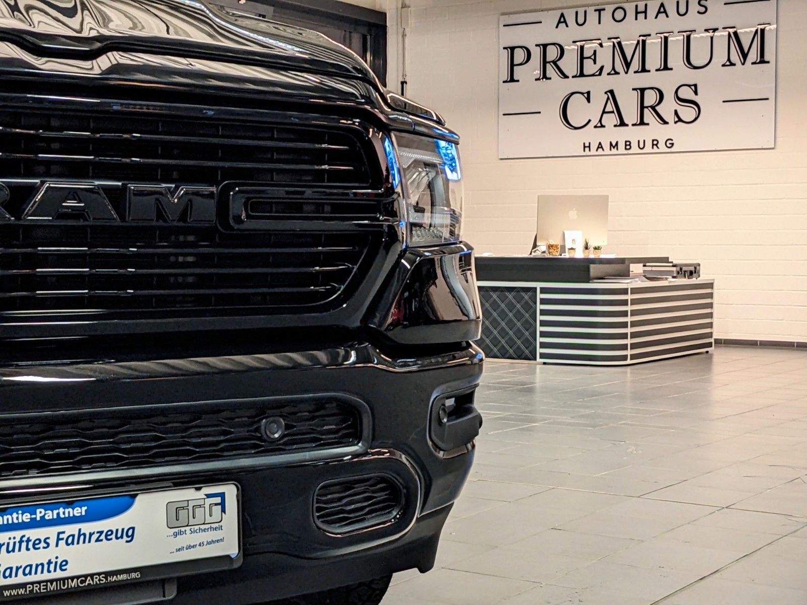 Dodge RAM 1500  Laramie Limited Night HEMI 5.7L   4x4