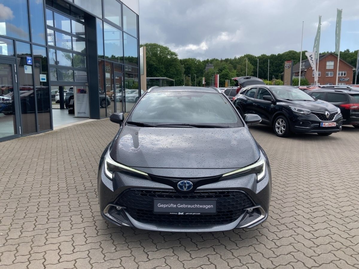 Toyota Corolla Touring Sports 2.0 Hybrid Team - Samsaru's Car Outlet
