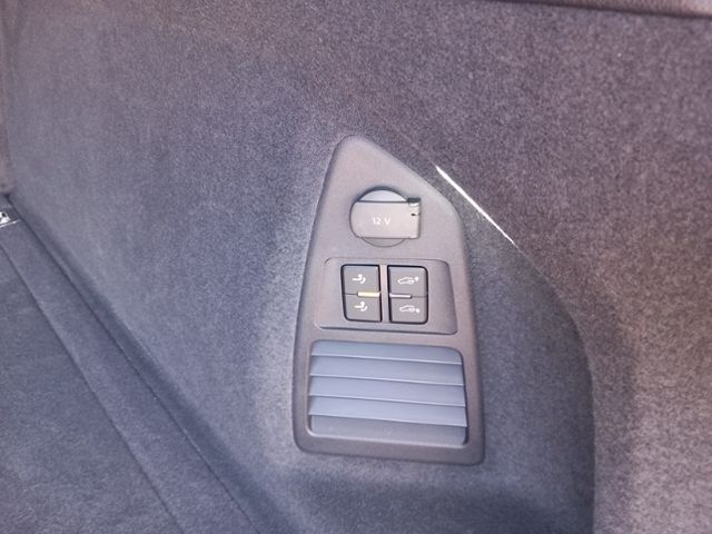 Volkswagen Touareg 3.0 TDI 4M R-Line - Samsaru's Car Outlet