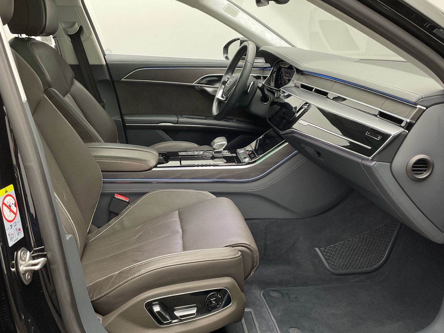 Audi A8 60 TFSI e quattro - Samsaru's Car Outlet