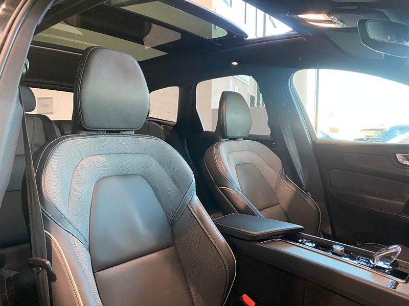 Volvo XC60 T8 AWD Black Ultra Pano HUD H&K ACC AHK 21"