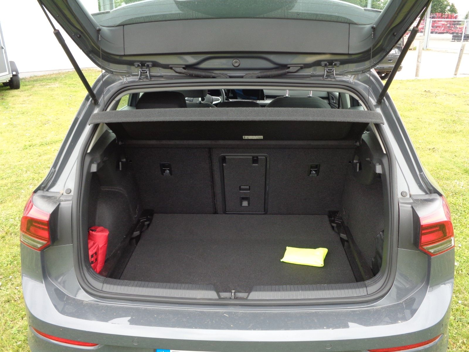 Volkswagen Golf VIII Lim. Style - Samsaru's Car Outlet