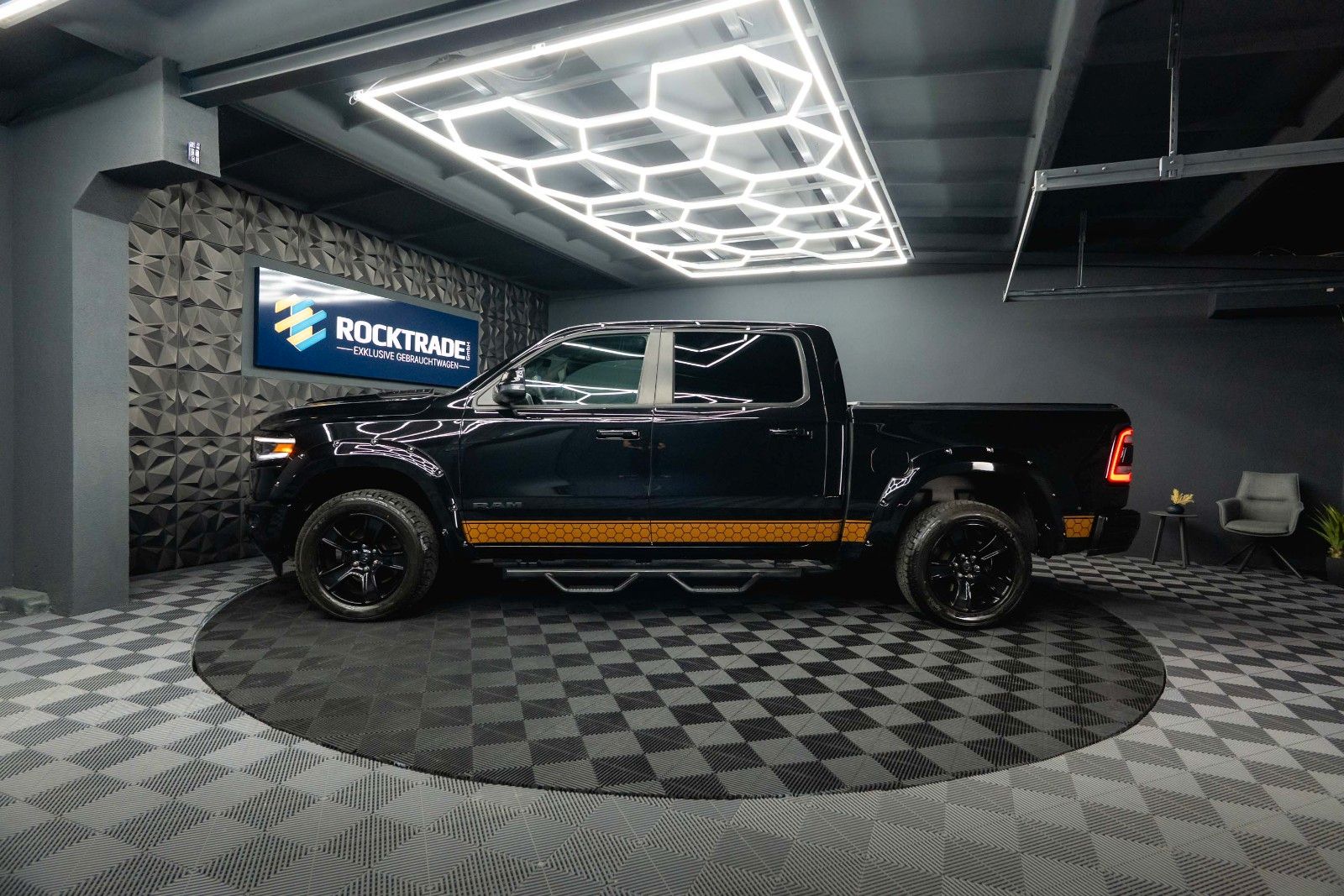Dodge RAM 5.7 V8 HEMI 4x4 OFFROAD Night Limited 19%