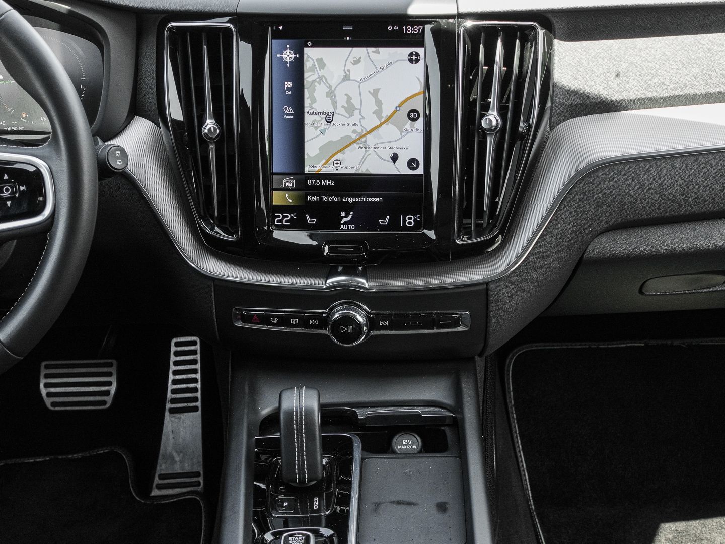 Volvo XC60 R Design Recharge Plug-In Hybrid AWD T8 Twi