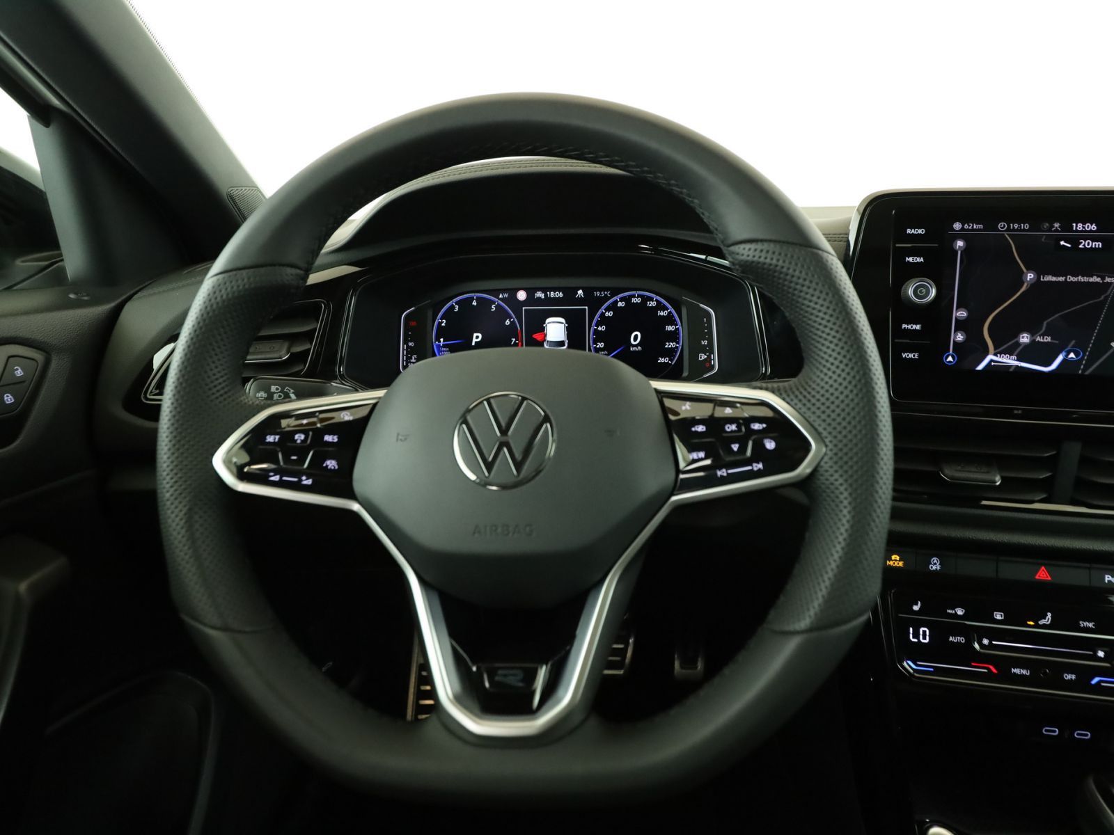 Volkswagen T-Roc 1.5 TSI R-Line - Samsaru's Car Outlet