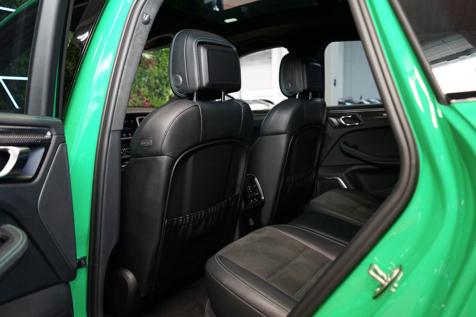 Porsche GTS - Samsaru's Car Outlet