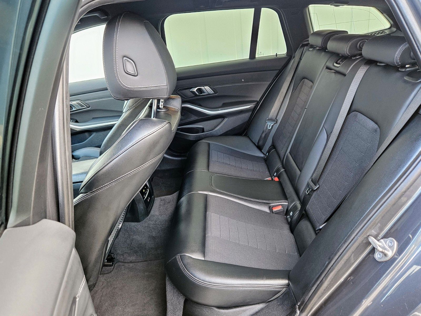 BMW 320d SPORT LINE - Samsaru's Car Outlet