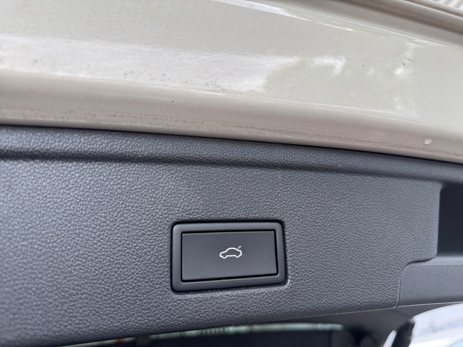 Volkswagen Touareg 4M - Samsaru's Car Outlet