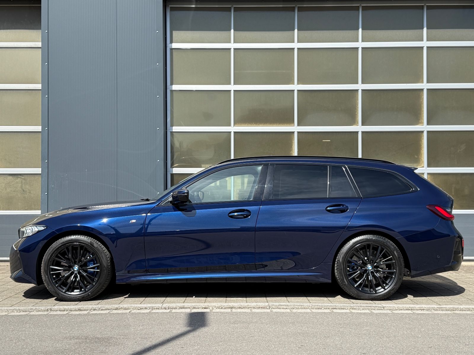 BMW 320 d xDrive M-SPORT - Samsaru's Car Outlet