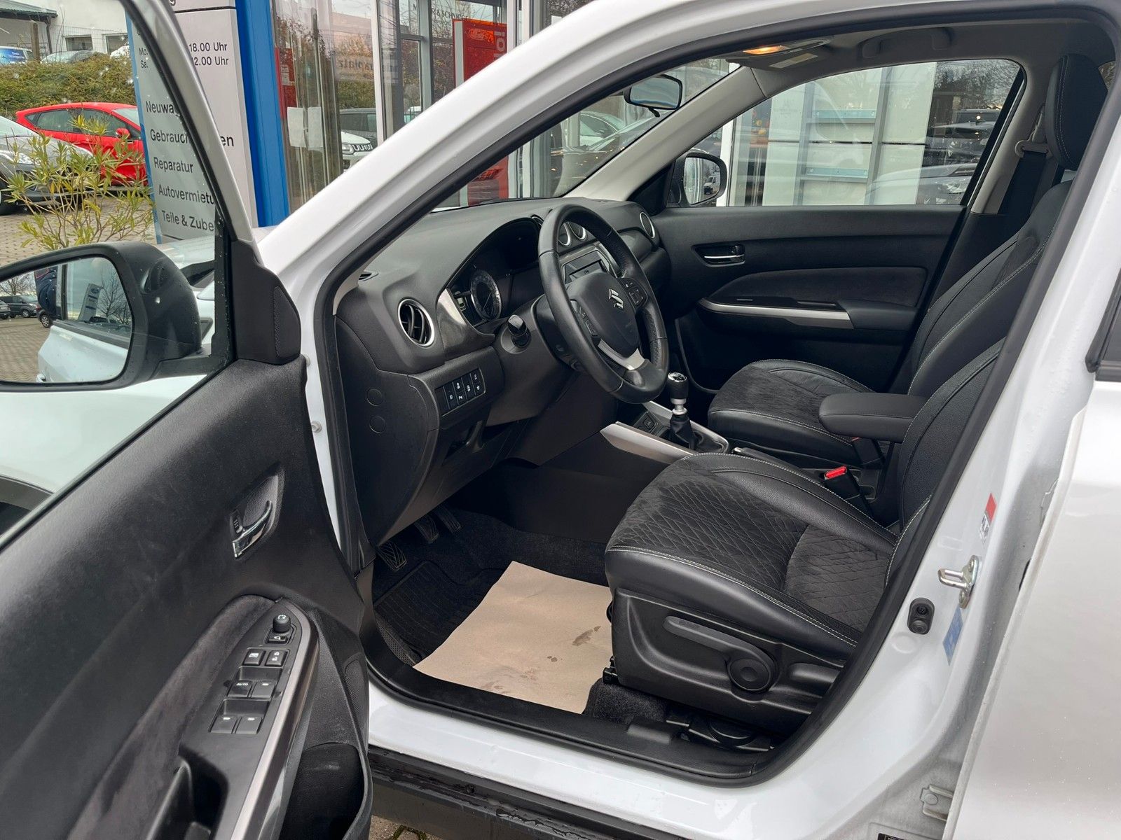 Suzuki Vitara 1.4 Comfort+ - Samsaru's Car Outlet