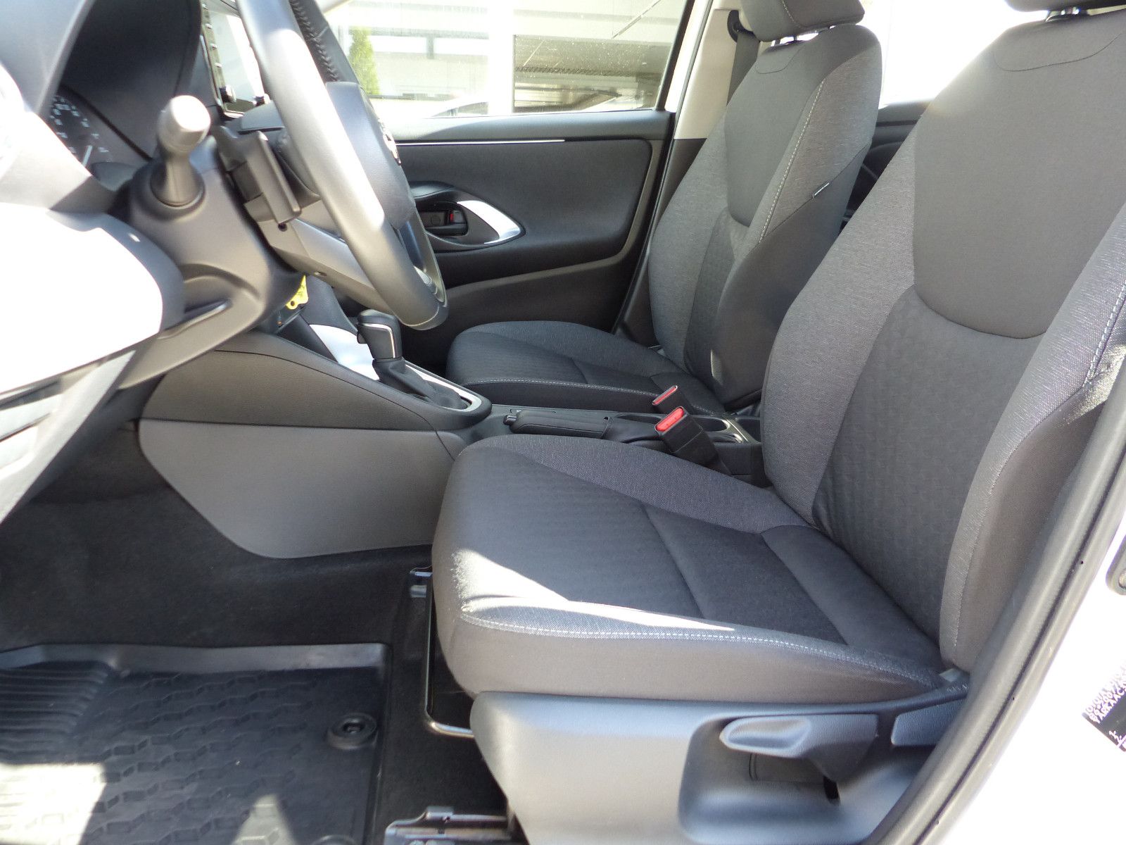 Toyota Yaris 1.5 VVT-iE Automatik Comfort - Samsaru's Car Outlet