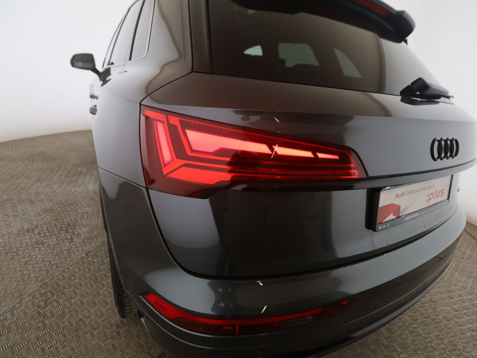 Audi Q5 40 TDI quattro S line Pano+AHK+Matrix+RFK+MMI
