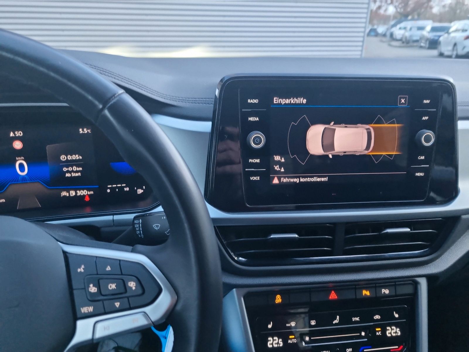 Volkswagen T-Roc 1.5 TSI DSG Life - Samsaru's Car Outlet