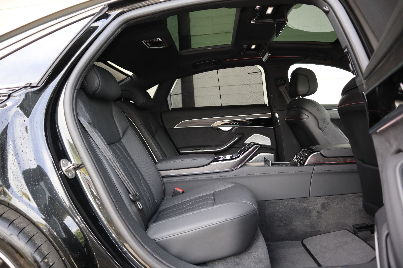 Audi A8L 60 TFSI e lang exclusive S-LINE - Samsaru's Car Outlet