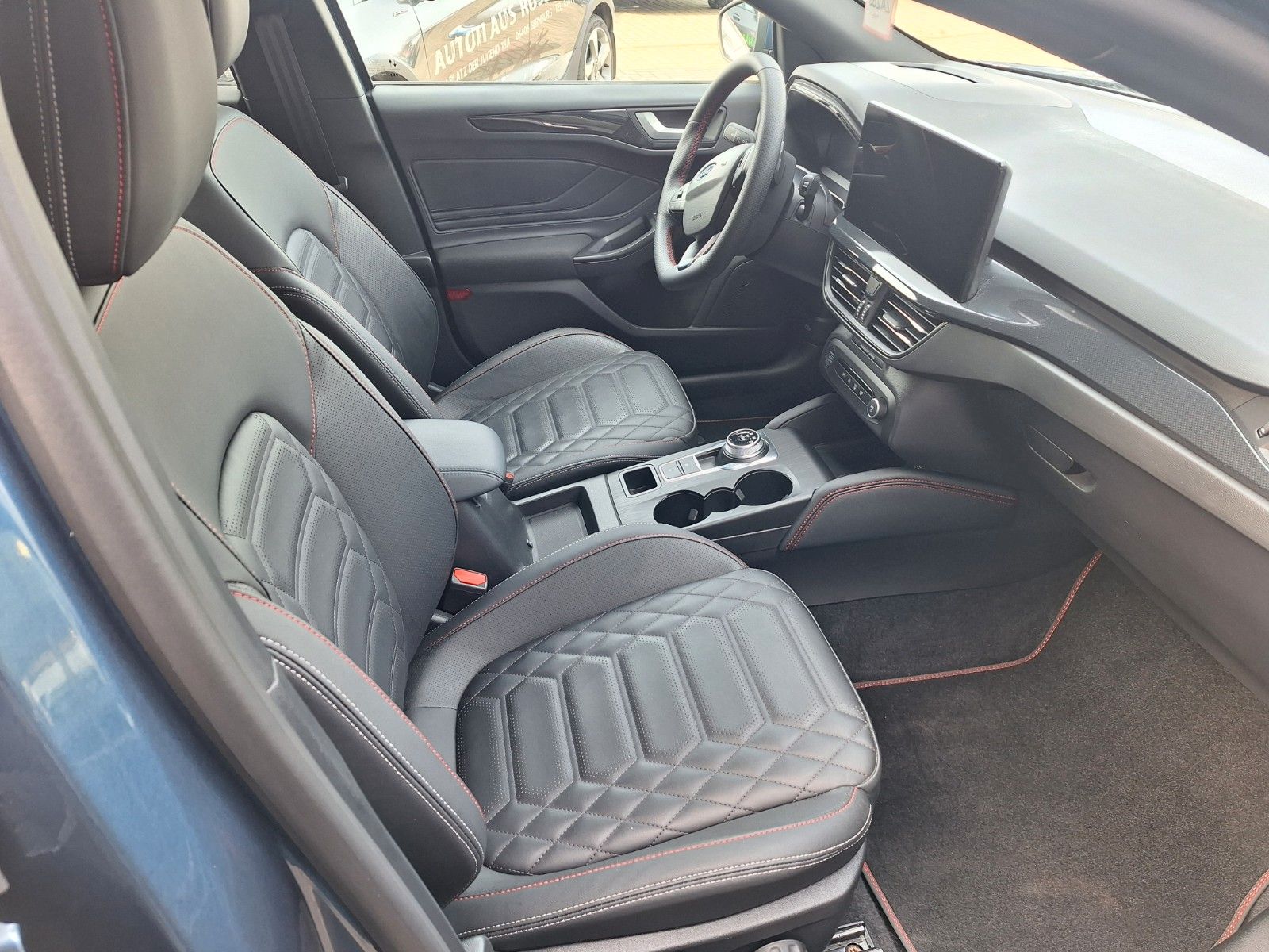 Ford Focus Turnier ST-Line X AHK NAVI LED PDC RFK LMF