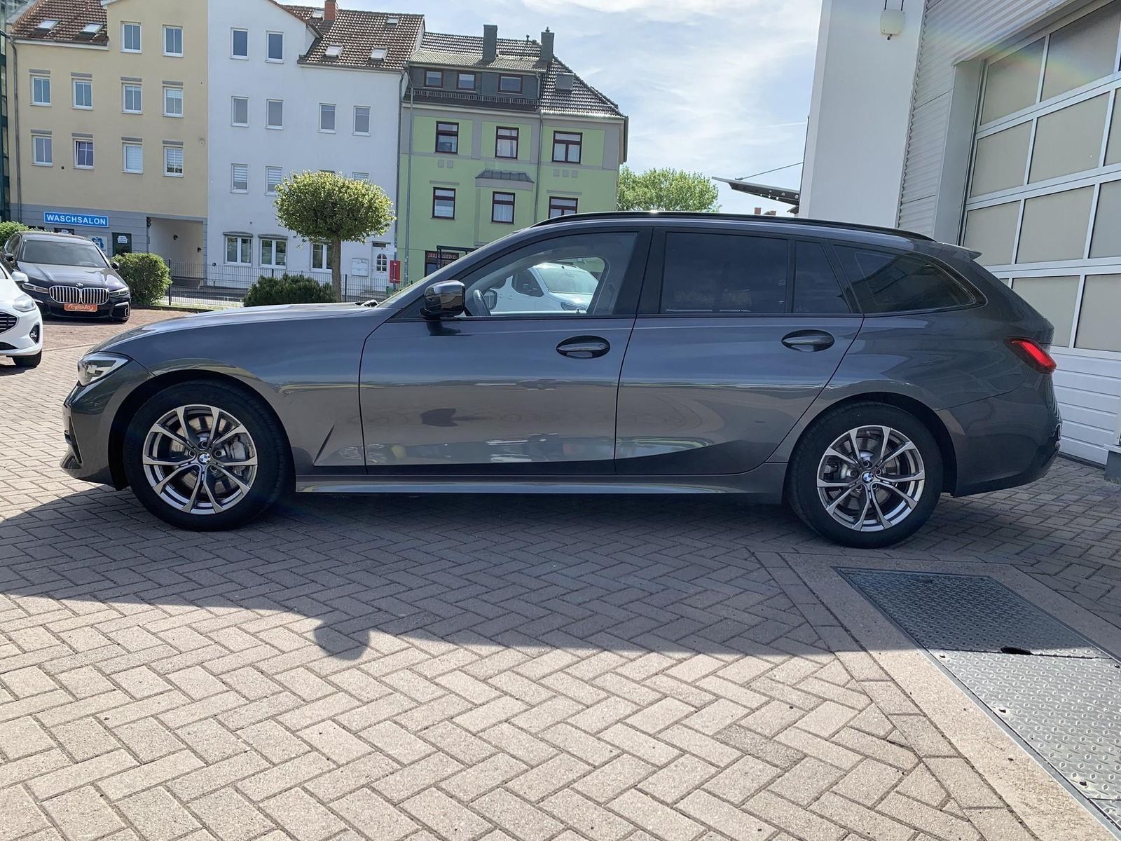 BMW 330i Touring Sport Line - Samsaru's Car Outlet