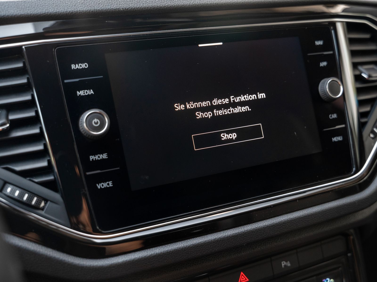 Volkswagen T-ROC Sport 1.5 TSI DSG - Samsaru's Car Outlet