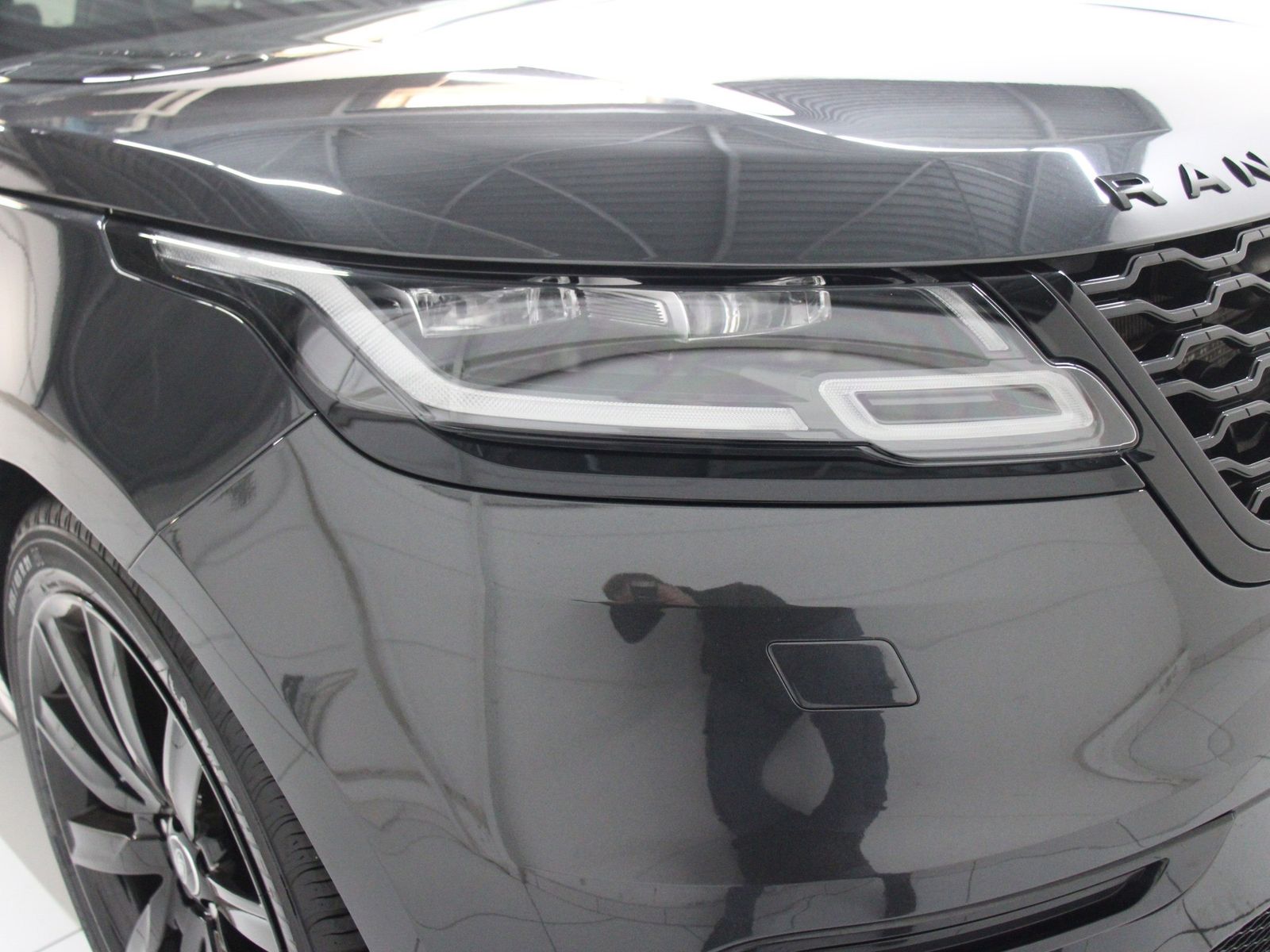 Range Rover Velar 3.0 Sd6 D300 R-Dynamic HSE - Samsaru's Car Outlet