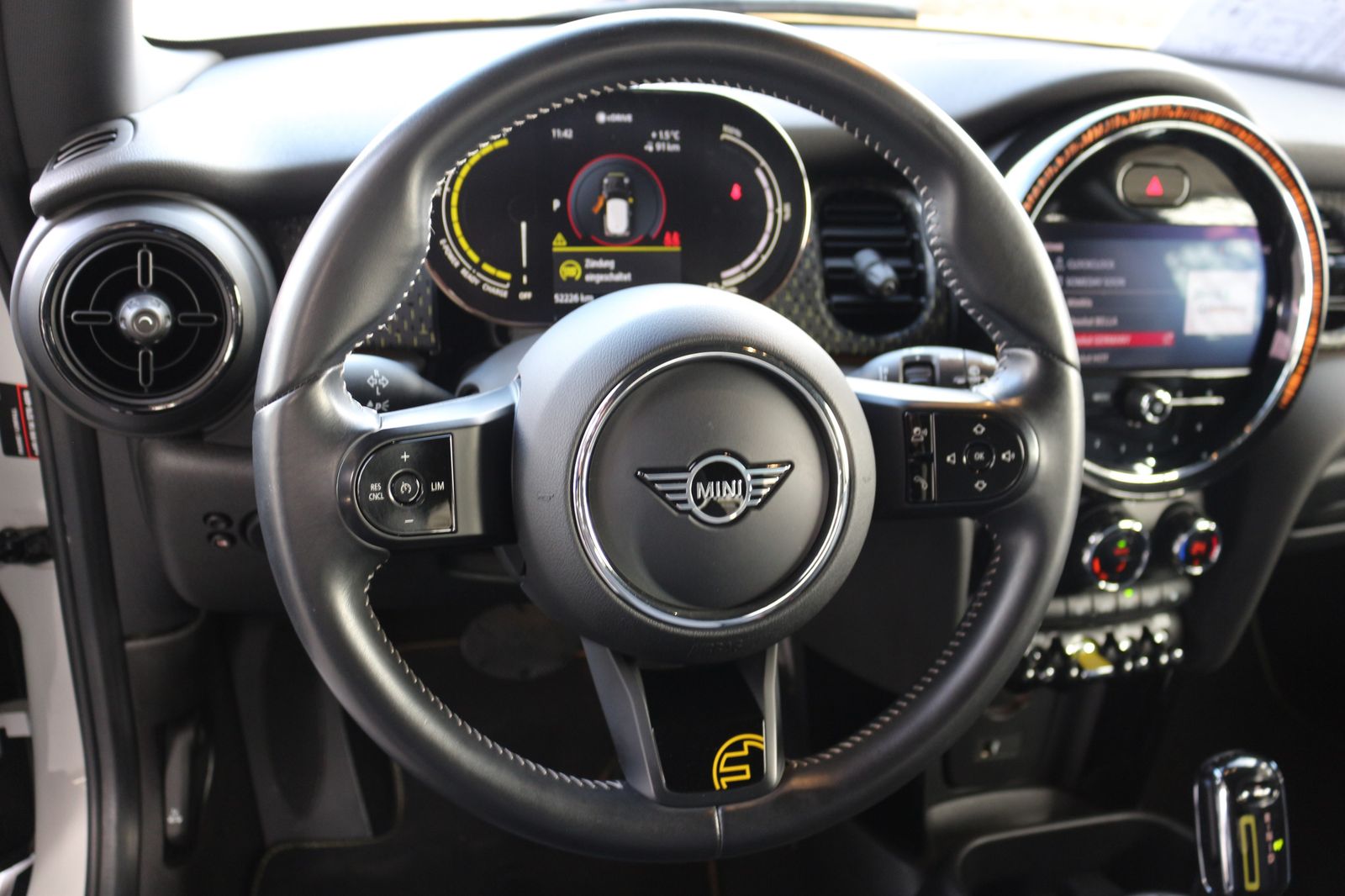 MINI Cooper SE Hatch - Samsaru's Car Outlet