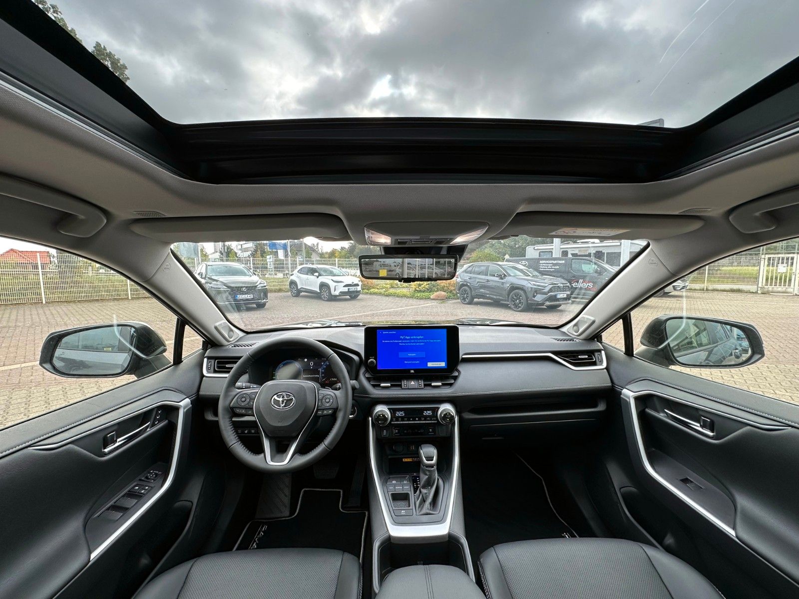 Toyota RAV 4 HYBRID PANORAMA LEDER NAVI DAB JBL 360°...