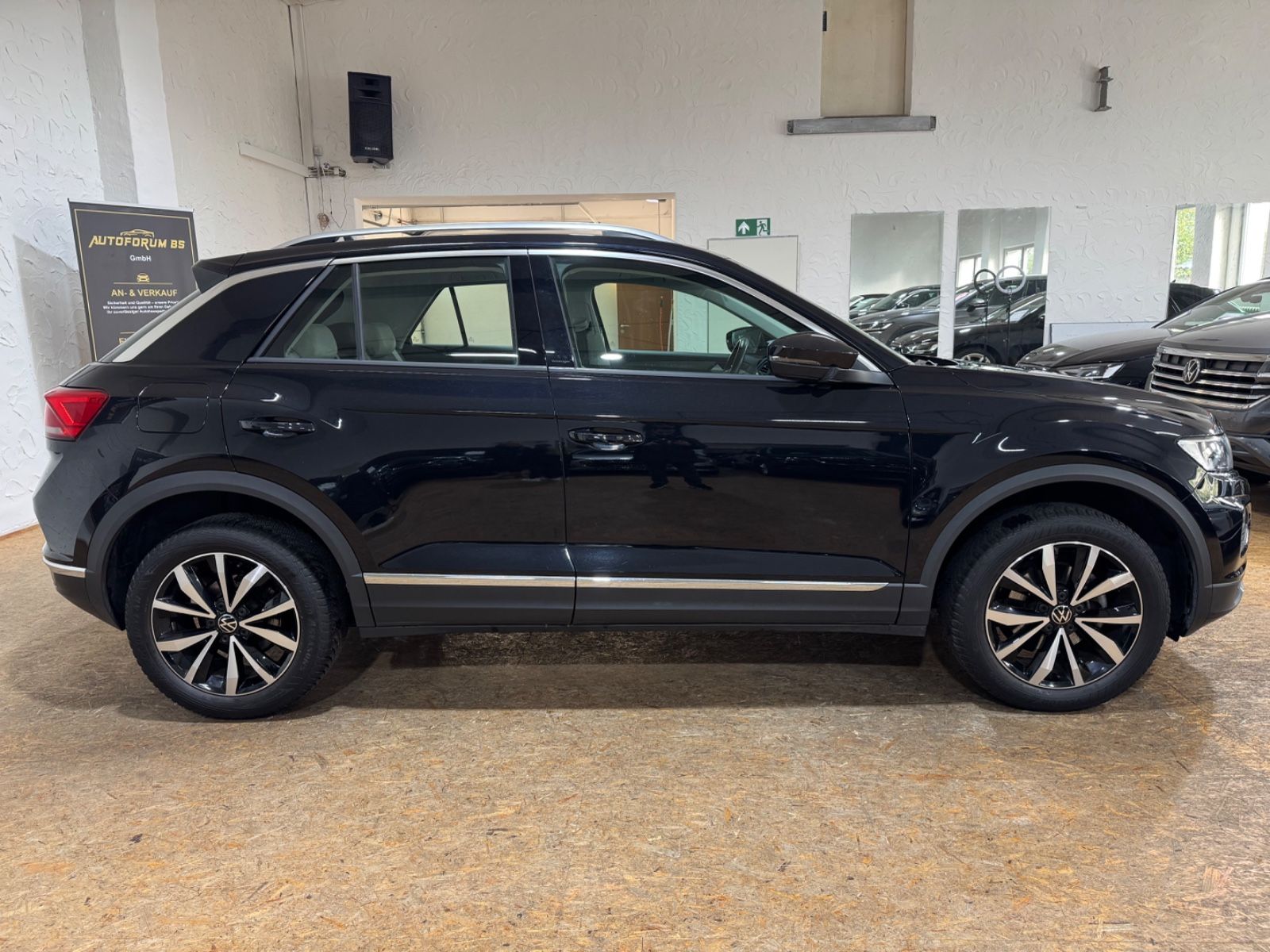 Volkswagen T-Roc Style 1.5 TSI - Samsaru's Car Outlet