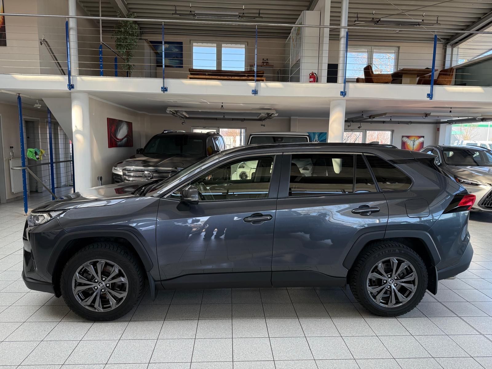 Toyota RAV 4 HYBRID 4x4 - Samsaru's Car Outlet