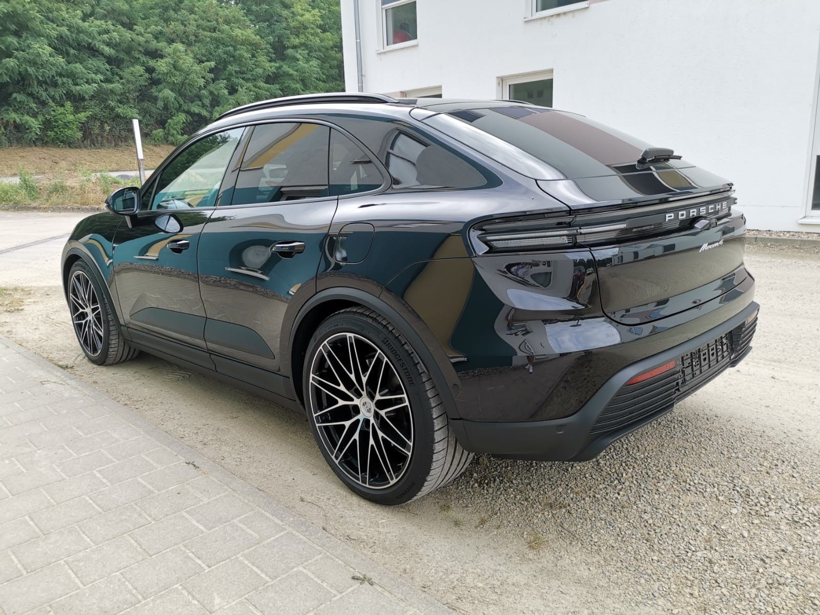 Porsche Macan - Samsaru's Car Outlet