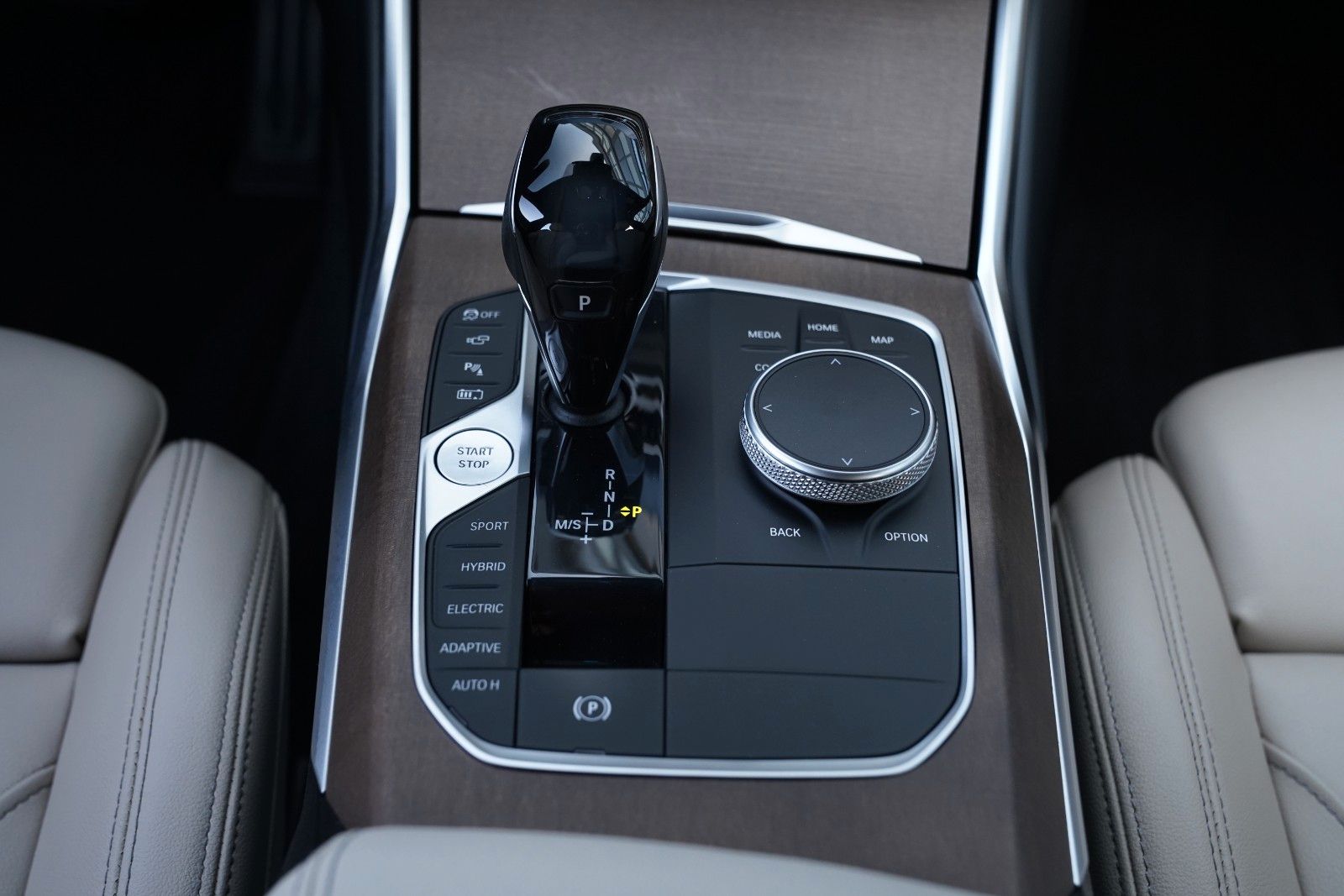 BMW 330e M Sport LCProf-Laser-360-HuD-ACC-H&K-ad.Fwk