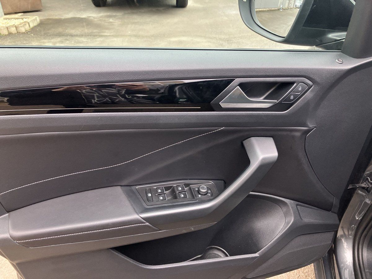 Volkswagen T-Roc R-Line 2.0 TDI DSG - Samsaru's Car Outlet