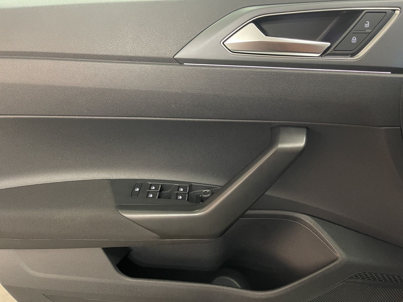 Volkswagen Taigo 1.5 TSI R-line Black - Samsaru's Car Outlet