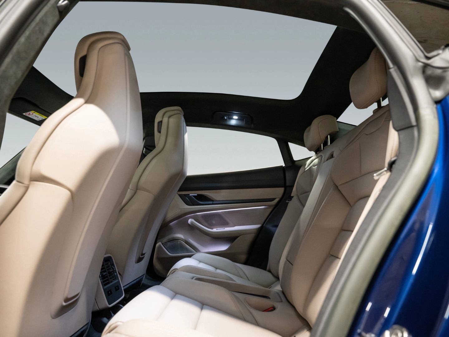 Porsche Taycan GTS InnoDrive Burmester Beifahrerdisplay