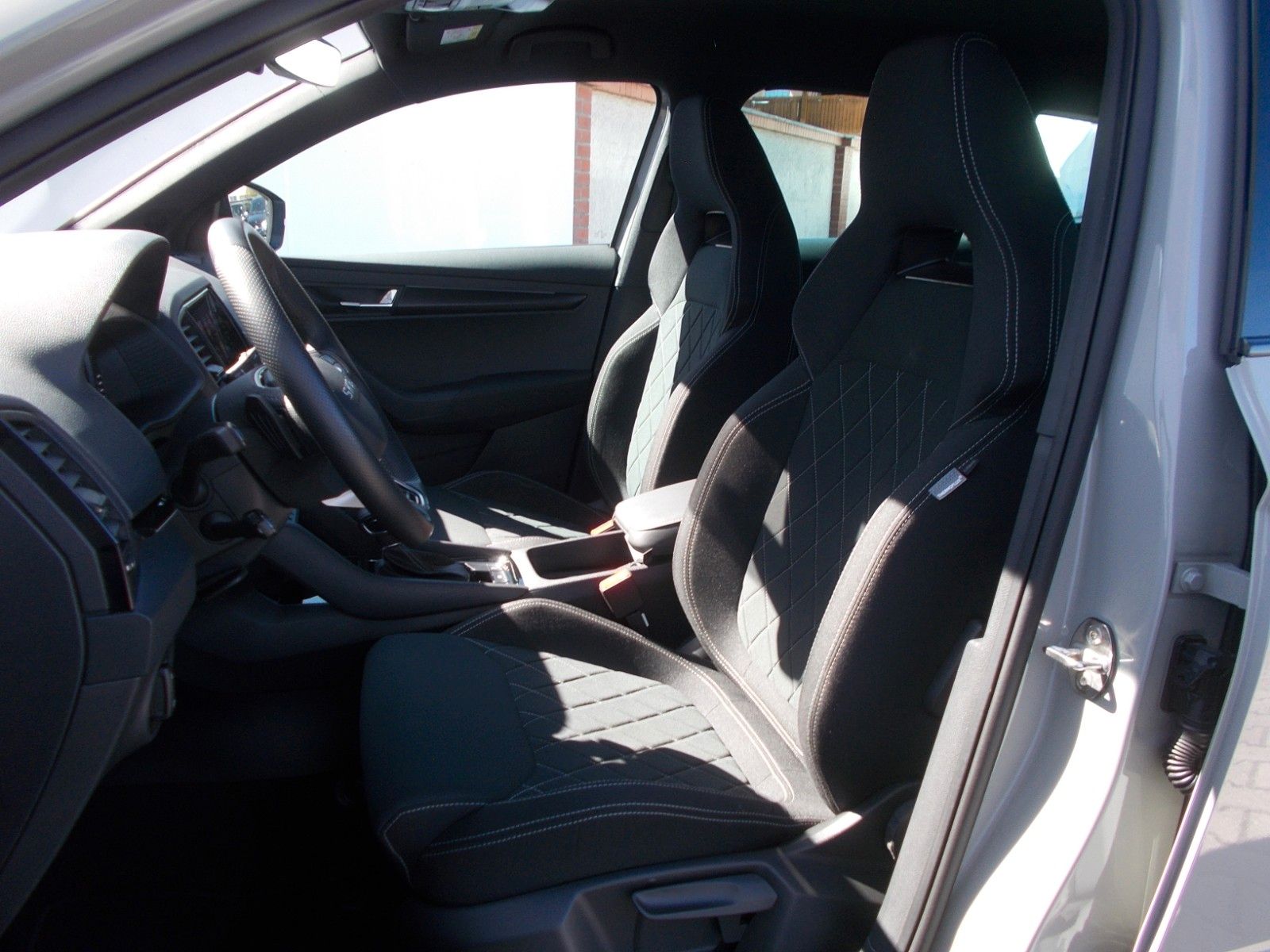 Skoda Karoq  1.5 TSI Sportline*DSG*Navi*LED *360° *AHK