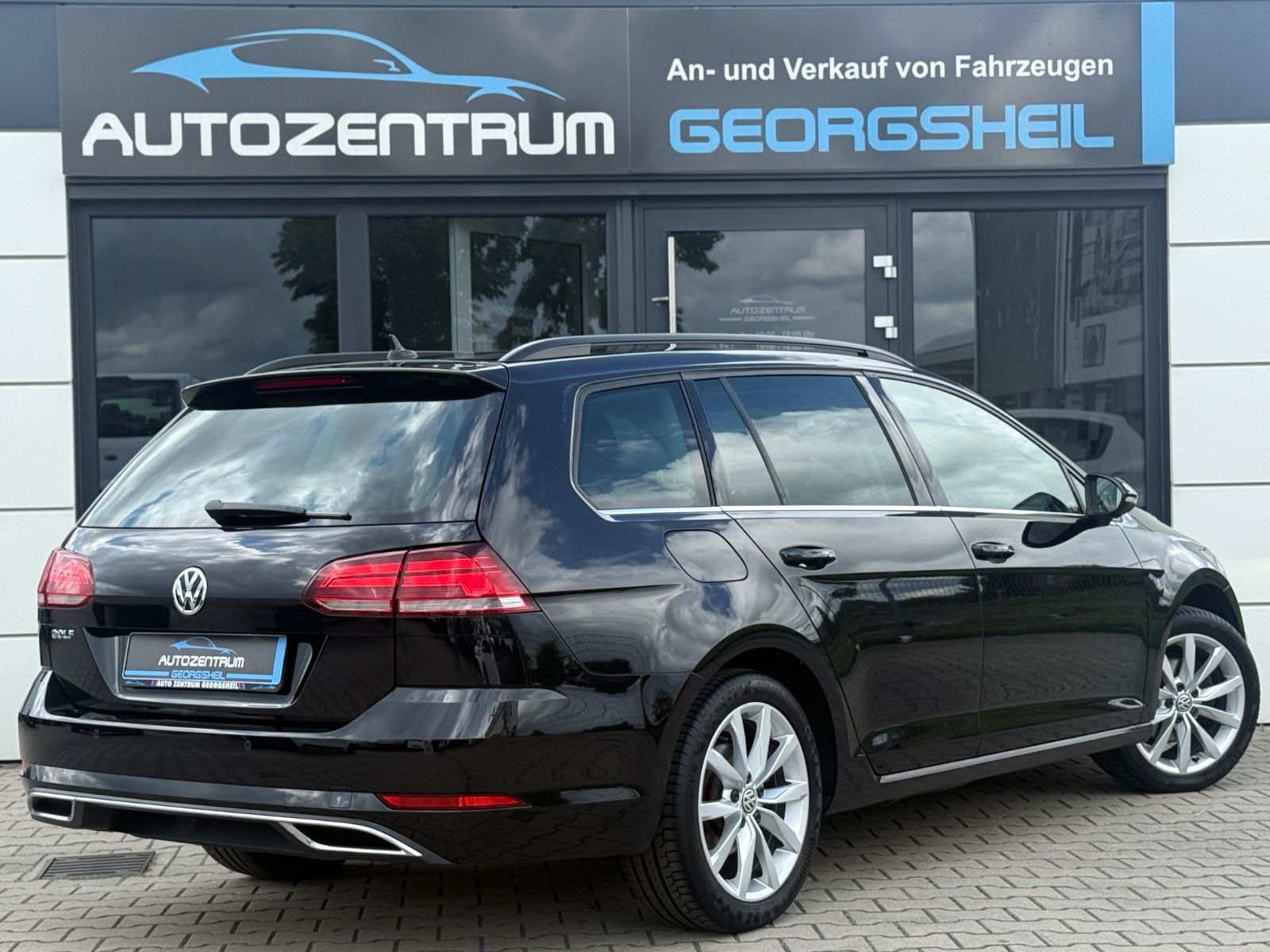 Volkswagen Golf Variant Highline - Samsaru's Car Outlet
