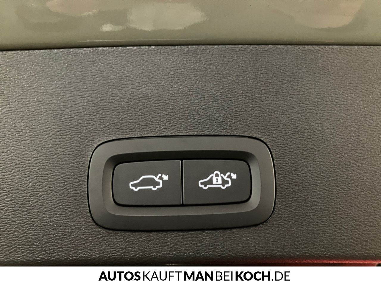 Volvo XC40 B3 DKG Core AHK LED SHZ/LHZ NAVI PDC/CAM!