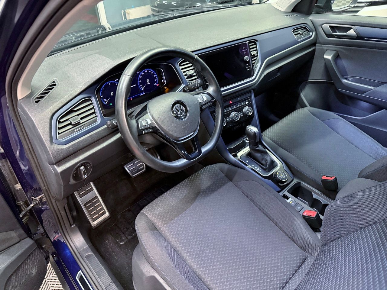Volkswagen T-Roc 2.0 TDI DSG 4MOTION R-Line - Samsaru's Car Outlet
