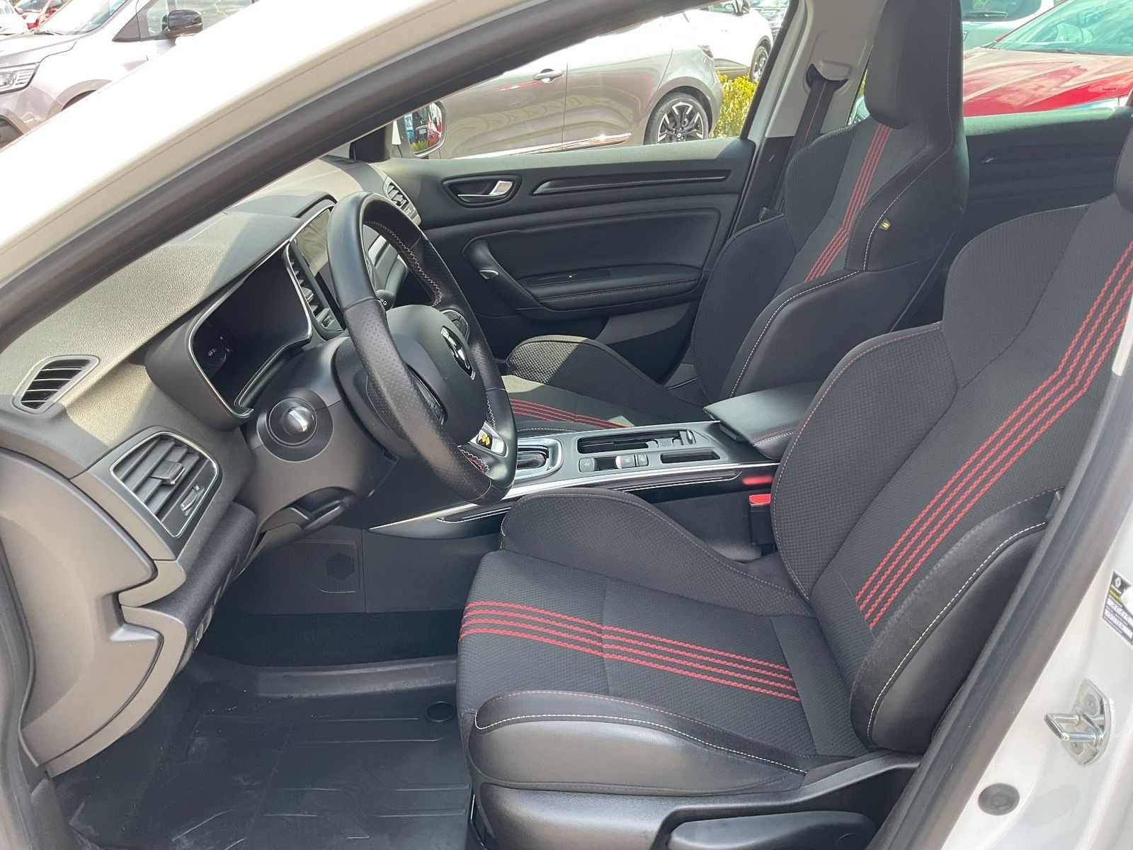 Renault Megane Grandtour E-Tech R.S. Line PLUG-IN - Samsaru's Car Outlet