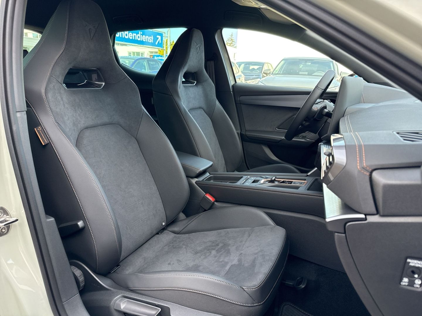 Cupra Leon 1.5 eTSI AD - Samsaru's Car Outlet