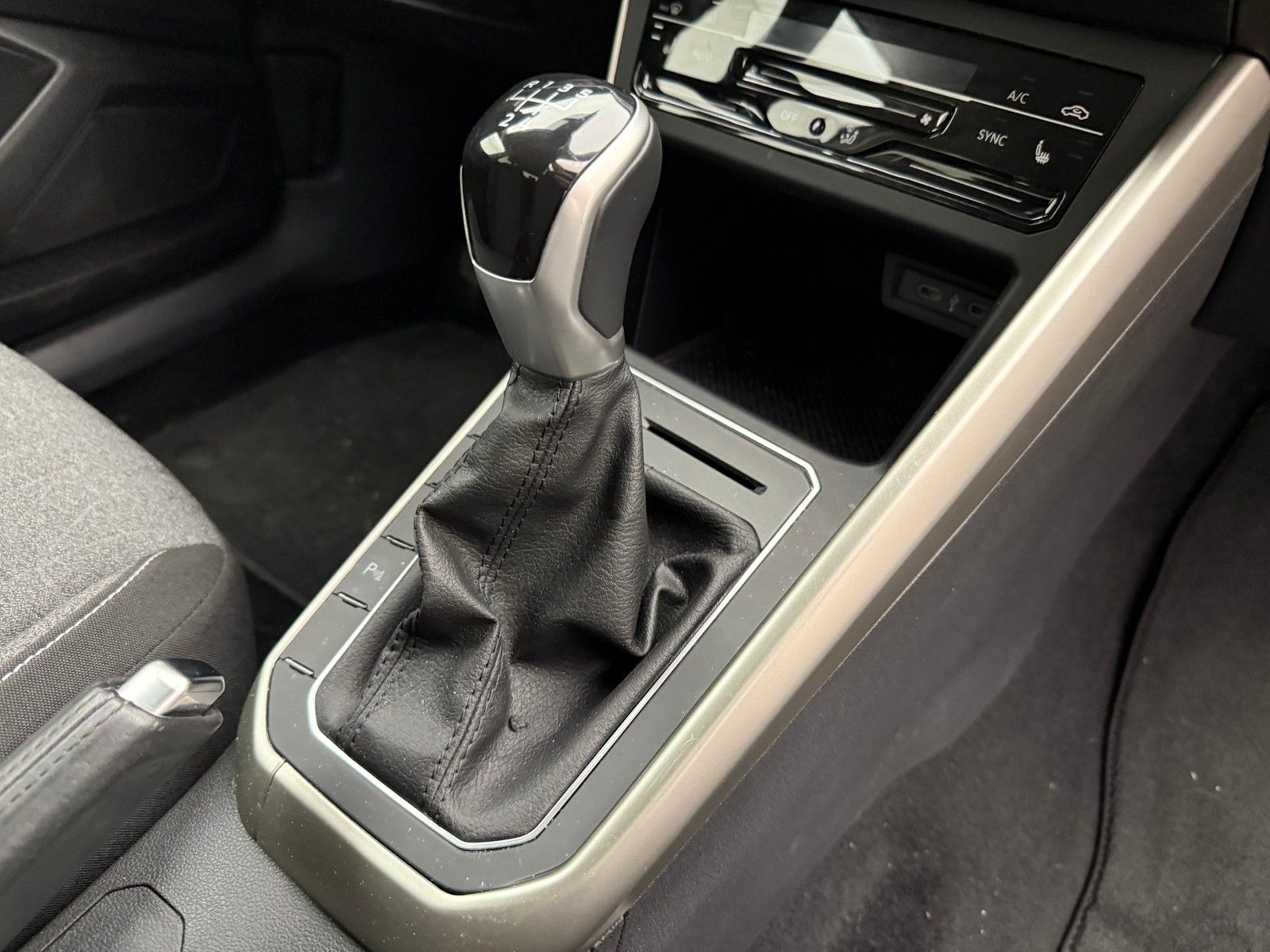 Volkswagen Taigo 1.0 TSI Life MOVE - Samsaru's Car Outlet