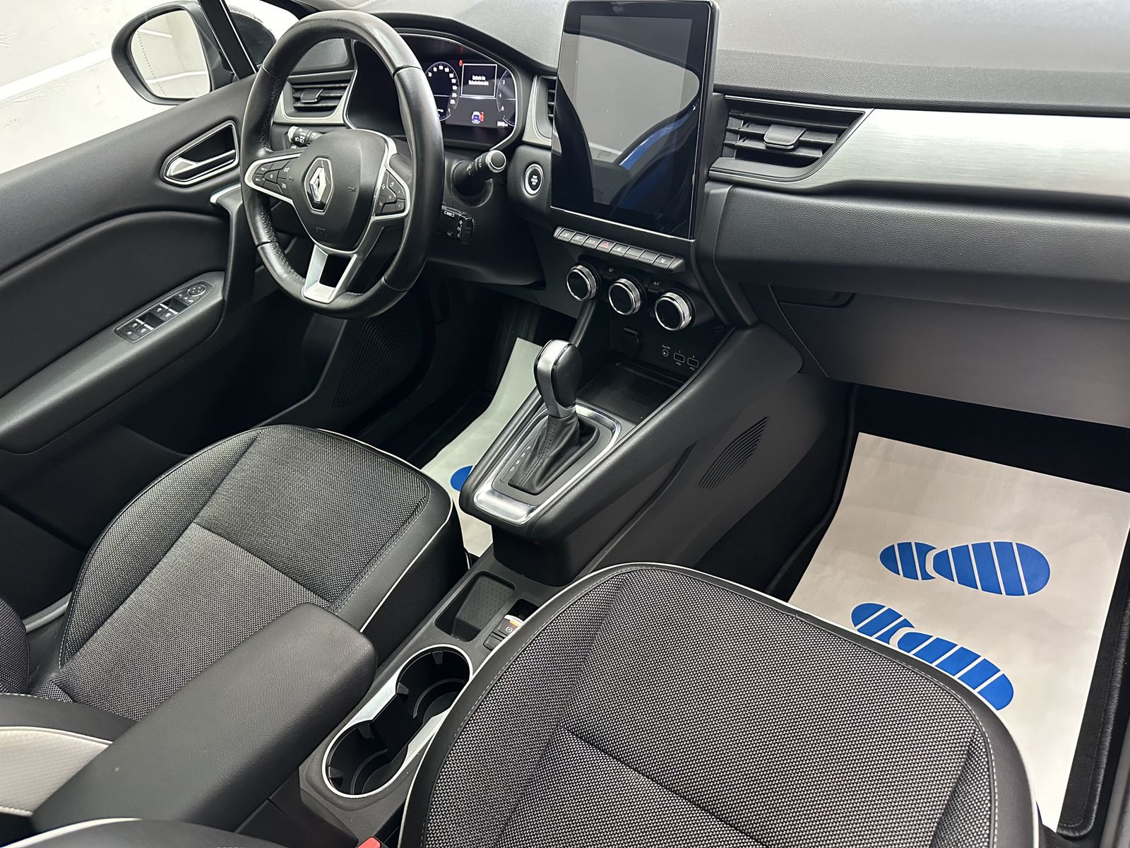 Renault Captur Intens - Samsaru's Car Outlet
