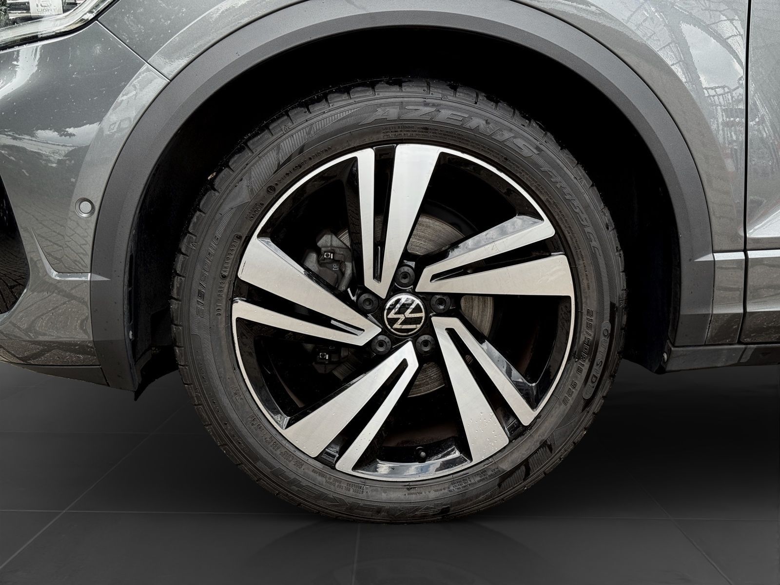 Volkswagen T-Roc R-LINE - Samsaru's Car Outlet