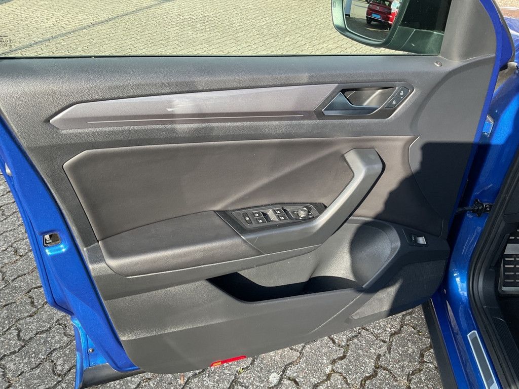 Volkswagen T-Roc 1.5 TSI DSG Sport - Samsaru's Car Outlet