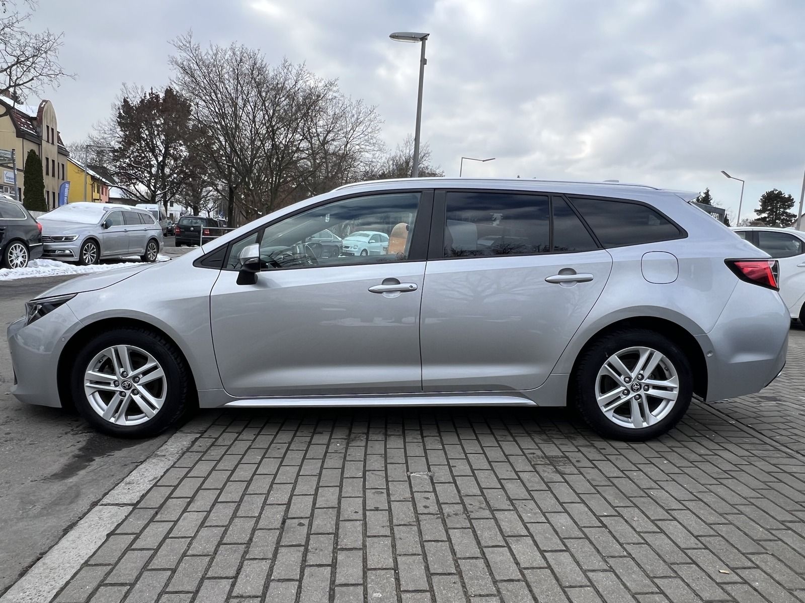 Toyota Corolla Touring Hybrid - Samsaru's Car Outlet