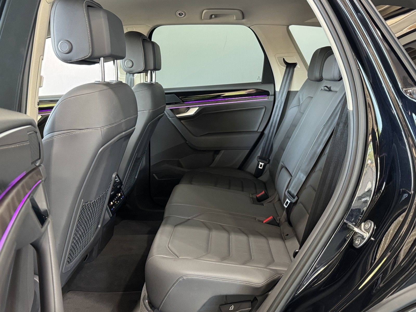 Volkswagen Touareg Atmosphere 4Motion - Samsaru's Car Outlet