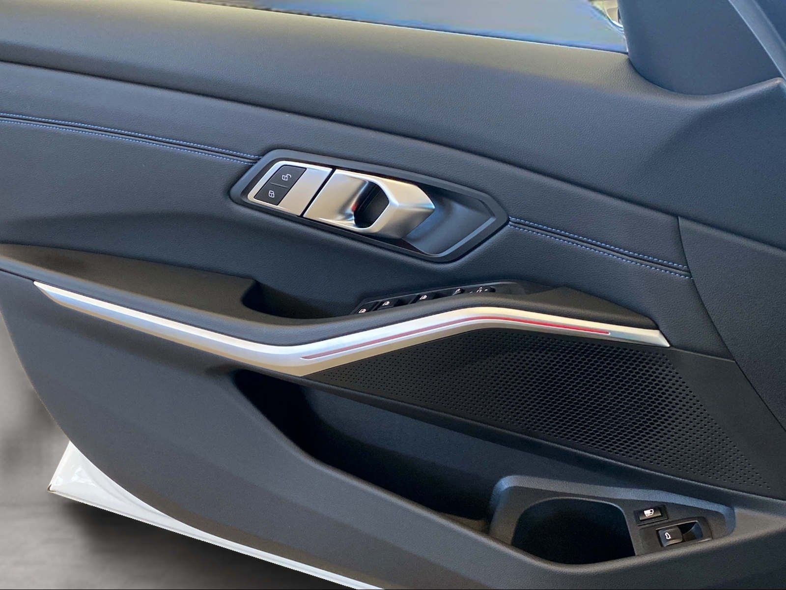BMW 330e Touring M Sport - Samsaru's Car Outlet