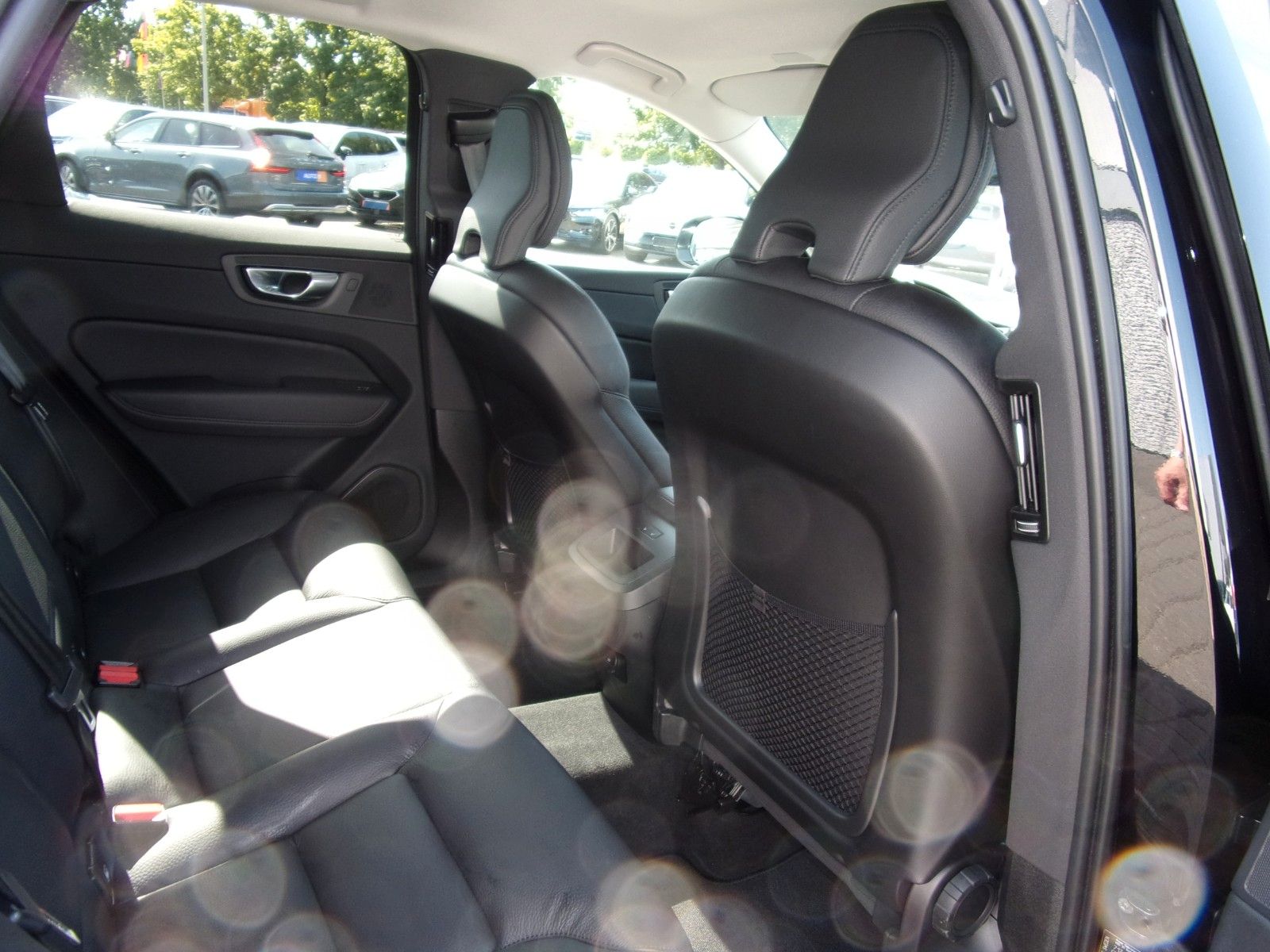 Volvo XC 60 B4 Core 2WD - Samsaru's Car Outlet