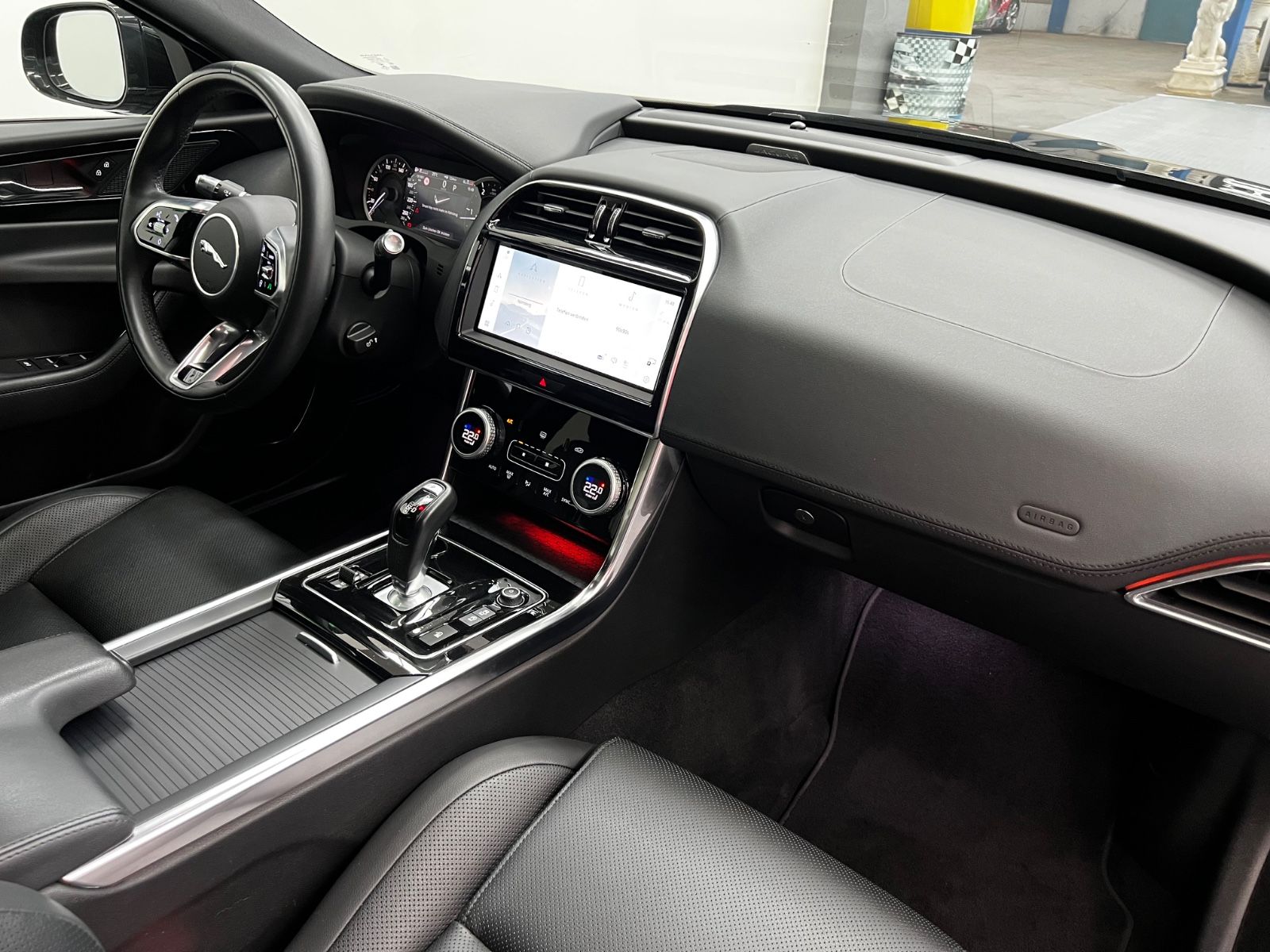 Jaguar XE S  AWD 4x4*LEDER*PANO*LED*NAVI*ACC*360°CAM*